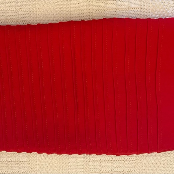 Curvy Ribbed Red Gonnella Skirt size 44 with matching leather belt. - Picture 6 of 16